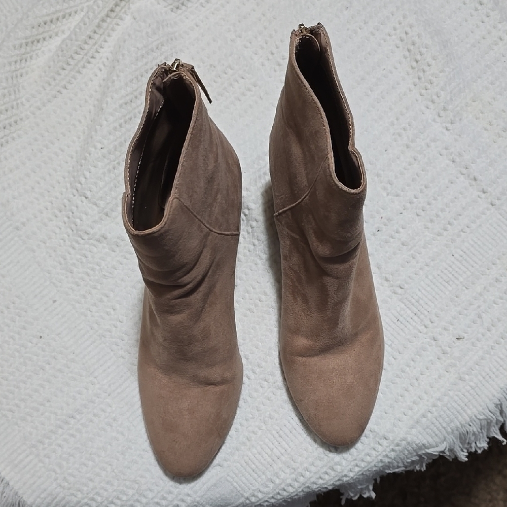 Qupid Beige Ankle Booties